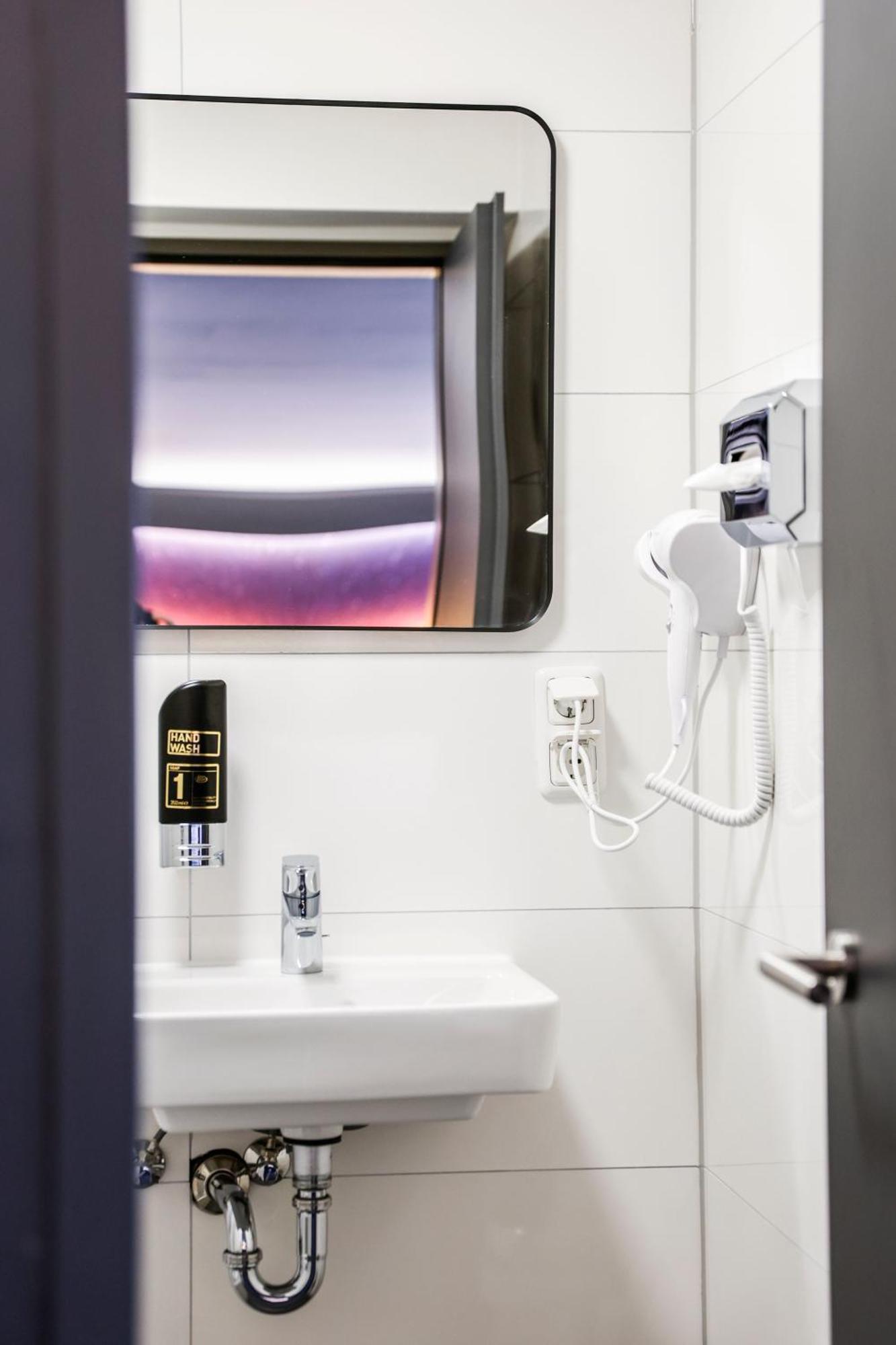 Sleephotels Cosmos Hamburg Bagian luar foto